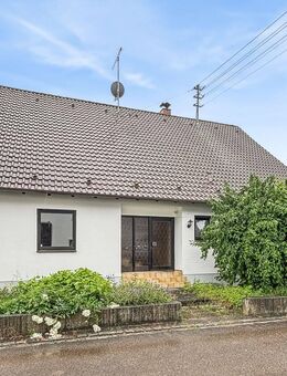 Interessantes Einfamilienhaus/Bungalow mit PV-Anlage und Ausbaupotential in Lutzingen - Lutzingen