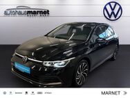 VW Golf, 1.5 TSI ACTIVE LAS, Jahr 2022 - Wiesbaden