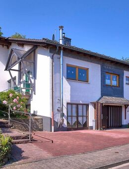 Attraktives Einfamilienhaus mit Einliegerwohnung in ruhiger Höhenlage von Gummersbach-Derschlag! - Gummersbach