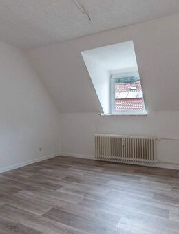 Ca. 51 m² große 2-Zimmer-Dachgeschosswohnung mit Tageslichtbad in Hagen-Eilpe - Hagen (Stadt der FernUniversität)