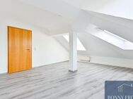 WOW! große 3-Raum Dachgeschosswohnung mit Einbauküche + super Zustand in Zwickau zu vermieten - Zwickau
