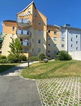 Sehr schöne, helle 2,5-Zimmer-Wohnung mit Balkon und Garage Nähe Klinikum Weiden zu vermieten! - Weiden (Oberpfalz)