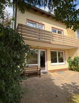 Charmante Doppelhaushälfte mit Modernisierungspotenzial- Ortsteil Moschendorf - Hof