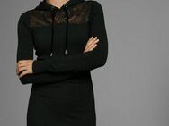 Melrose Strickkleid mit Spitzenpasse und Kapuze