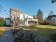 AIGNER - Bauhausvilla mit Gestaltungspotential in Bestlage Hartmannshofen - München
