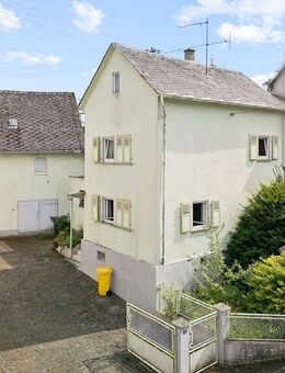 Schöne Hofreite mit großem Grundstück und Nebengebäuden - Niederneisen