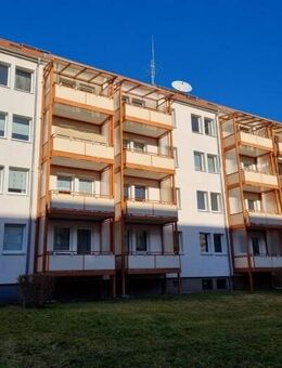 +ERSTBEZUG NACH WUNSCHSANIERUNG+ Hübsche 3-Raumwohnung mit Sonnenbalkon - Lichtenstein (Sachsen)