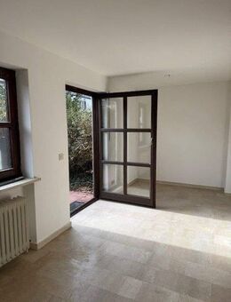 Brück Immobilien - Bezugsfreie 5-Zi.-Doppelhaushälfte mit 3 Terrassen und idyllischem Garten - München