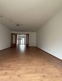 Gemütliche, schöne 2,5-Zimmer-Wohnung in zentraler Lage im Stadtteil "Königswiesen" zu vermieten! - Regensburg