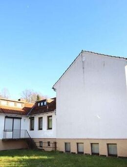 Wohnhaus mit Kirchengebäude und herrlichem Grundstück, Stellplätze, zur gewerblichen oder privaten Nutzung, Meißner-Abterode - Meinhard