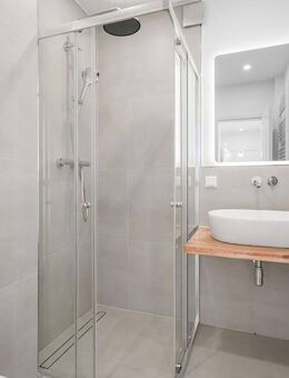Erstbezug nach Vollsanierung: Moderne 2-Zimmer-Wohnung mit Loggia und Aufzug - Bremen