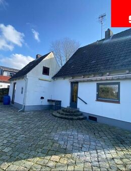 Was für eine Lage! Gemütliches Haus auf großem Grundstück - Elmshorn
