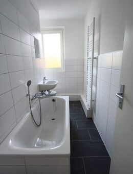 Frisch renovierte Wohnung im 1.OG! - Merseburg