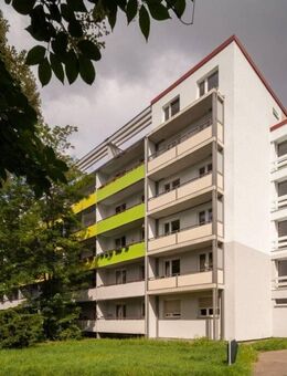 Willkommen Zuhause! Geräumige 4-Zimmer-Wohnung mit großem Südbalkon! - Halle (Saale)