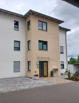 Großzügige, moderne 3-Zimmer-Wohnung in 6-Familien-Haus - Irchenrieth