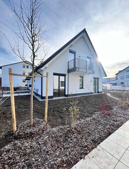 Familiengerechte Doppelhaushälfte mit Souterrain-Bereich, Speicher und großem Garten - München