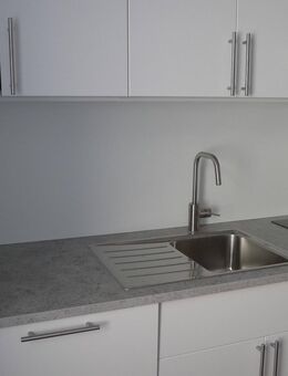 Innenstadt-Süd helle 3 Raum Wohnung mit neuer moderner Einbauküche - WG möglich - - Halle (Saale)