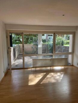 Bezugsfreie 4,5-Zi.-Wohnung mit Terrasse & Tiefgarage - im Grünen - Esslingen (Neckar)