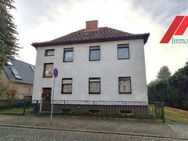 Kleine Stadtvilla mit 2 Wohneinheiten, schönem Grundstück und Garage in Wolmirstedt - Wolmirstedt