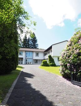 Viel Platz zum Leben - Großzügiges Anwesen auf 2.300 m² Parkgrundstück - Ransbach-Baumbach