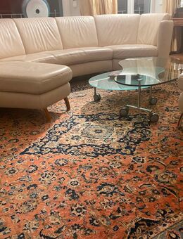 Elegantes Ledersofa mit Hocker - Bonn