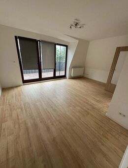 Großzügige 2-Zimmer-DG-Wohnung in HH-Eißendorf - Hamburg