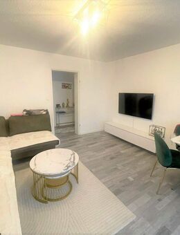 Moderne & wertige 3 Zimmer-Wohnung inkl. moderner EBK, Balkon und Einzelgarage sowie Tageslichtbad - Waiblingen