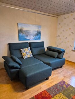 Couch Sofa C. Flasche dunkelgrün NEUWERTIG 5 Jahre Garantie - Saarlouis