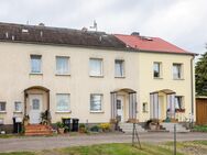 Listenpreis 60.000,00 € - Reihenmittelhaus in Rühlow - Sponholz, nahe Neubrandenburg, in ruhiger Lage mit Nebengebäude und Garten - Sponholz