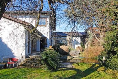 Rustikale Stadtvilla mit großem Garten, Teich & Garage in gefragter Lage