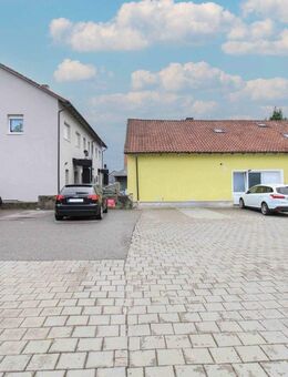 Wohn- und Geschäftshaus mit 7 Wohn- und 3 Gewerbeeinheiten in Villingen-Schwenningen - Villingen-Schwenningen