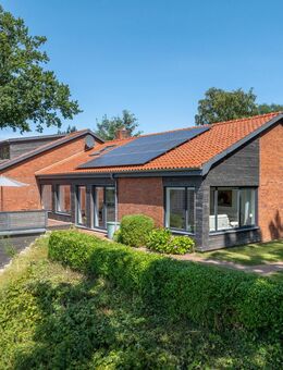 Zweifamilienhaus + ELW über den Dächern von Bosau - Bosau