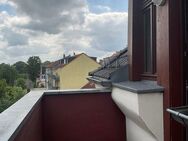 Frisch renoviert unterm Dach! Mit Aufzug, Balkon, Tageslichtbad! - Leipzig