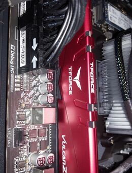Teamgroup UD4 3200 DDR4 - T-Force VulcanZ - DDR4 RAM - rot - Asbach-Bäumenheim