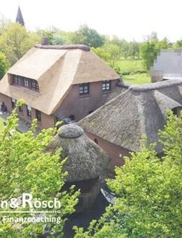 EIDERSTEDT - Lukratives Reetdachanwesen mit vier „genehmigten“ Ferienwohnungen - Poppenbüll