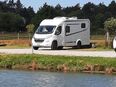 Der Etrusco V6600SB ist ein kompaktes Raumwunder, schmal und wendig für aktives Reisen in 4052