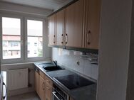 3 Raumwohnung mit Einbauküche, Tageslichtduschbad, Balkon und PKW-Stellplatz - Mücheln (Geiseltal)