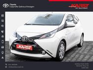 Toyota Aygo, 1.0 l x-play Team D TOP-ZUSTAND, Jahr 2018 - Köln