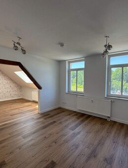 hübsche DG-Wohnung mit Einbauküche - Zwickau