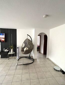 Charmante 3,5-Zimmer-Wohnung mit Balkon, Garage und Garten in Neuenstadt am Kocher. - Neuenstadt (Kocher)