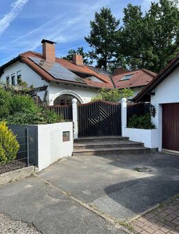 Diskrete Unternehmervilla in Bestlage von Röttenbach - Röttenbach (Landkreis Erlangen-Höchstadt)