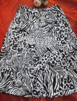 NEU * Romantik * Blumen * Blüten * Flower- Power * Animal * Leo * Zebra * Teller * Midi * Rock "GERRY WEBER" Gr. 46/ L * schwarz * weiss * - Riedlingen