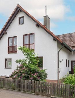 Hausähnliches Wohngefühl- 4 Zimmer-Wohnung mit Garten und Doppelgarage in ruhiger Lage - Abensberg