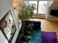 Maisonette-Dachgeschosswohnung mit offener Galerie, großer Dachterrasse, Klavier und Parkplatz - München