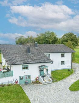 Teilweise vermietetes Zweifamilienhaus in ruhiger Lage - Neureichenau