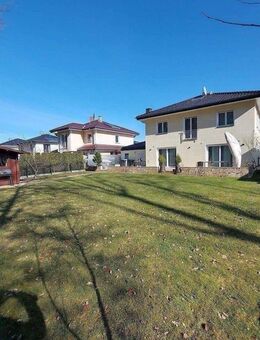 Luxus Stadtvilla mit hohen Decken im Wohnzimmer, Kamin, Erdwärmepumpe und großer Garage ! - Paderborn