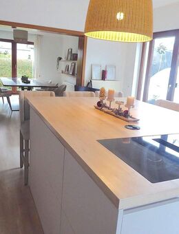 2 Familienhaus mit ELW, 4 Garagen und Garten - Hohenahr