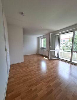 Gemütliche 3 Zimmer Wohnung mit Balkon und Thekenküche - Chemnitz