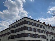 3-Zimmer mit neuem Laminat, Wannenbad & zwei Balkonen in ruhiger Lage! EBK mgl. - Chemnitz