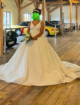 Brautkleid mit Schleier, Diadem und Jacke - Ulm